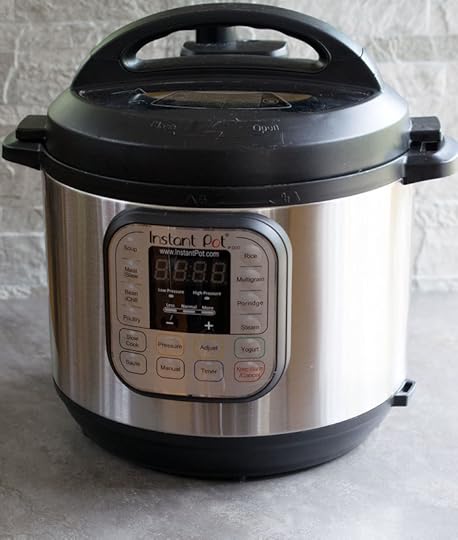 Instant Pot IP-DUO60 7-in-1 Multi-Functional Pressure Cooker