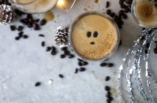 3 ingredient espresso martinis I howsweeteats.com 