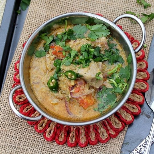 Coriander Green Chili Chicken Curry