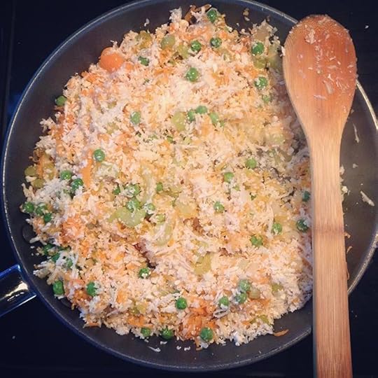 Cauliflower fried rice - riz fri de choufleur sans riz ;) #grainfree #medicalmedium #vegan