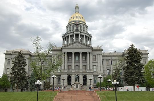 Coloradocapitolhill2 by Cris Gonzales. CC BY-SA 3.0 via Wikimedia Commons.