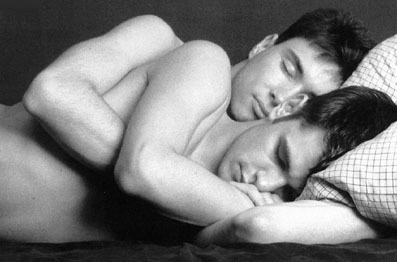 Afbeeldingsresultaat voor gay couple + spooning