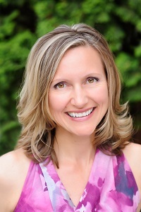 dani-collins-headshot