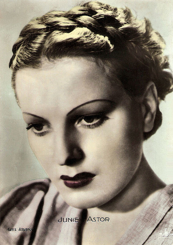 Junie Astor in Les Bas-fonds (1936)