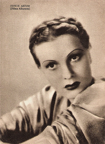 Junie Astor in Les Bas-fonds (1936)