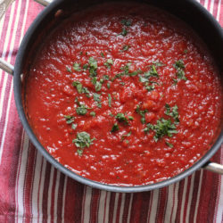 big-pot-of-everyday-marinara