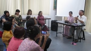 Buổi trò chuyện thân mật bắt đầu...