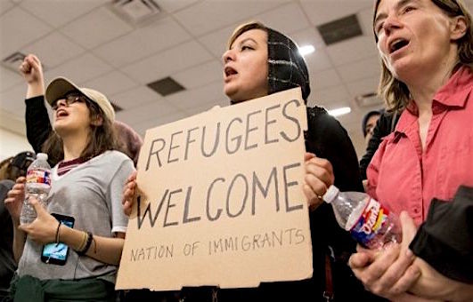 Protestors against Donald Trump's immigration ban at Dallas/Fort Worth International Airport in Dallas, Jan. 28, 2017 (Photo: Reuters).