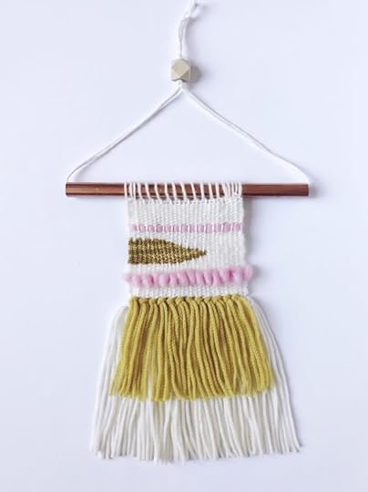 Mini Woven Wall Hanging by Vickie Howell for Clover. Step by step tutorial!