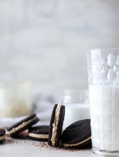 peanut butter oreos I howsweeteats.com 