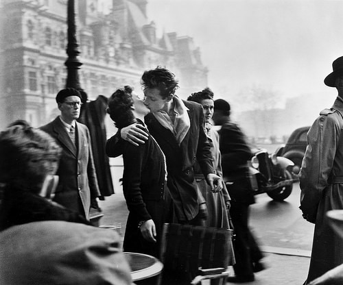 Robert Doisneau - Il bacio davanti all'Hotel de Ville