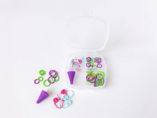 5 Reasons New Knitters Need the Knitting Accessory Set for Beginners | Vickie Howell Blog