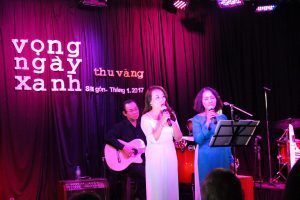 Vân Châu và Thu Vàng... hai má con song ca nữa chứ!