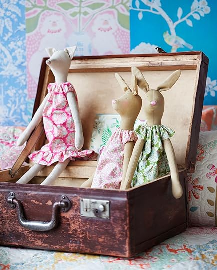 Tilda-Friends-in-Bumblebee-outfits