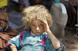 YazidiGirlFleeingIsisRestingAtBorderReuters