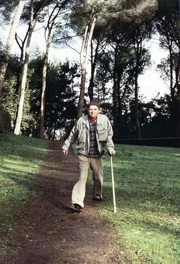 Paul Feyerabend enjoying a stroll in Rome, Italy. Attributed to Grazia Borrini-Feyerabend via Wikimedia Commons.