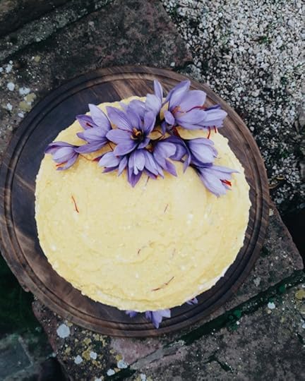 Cake with saffron and ricotta frosting