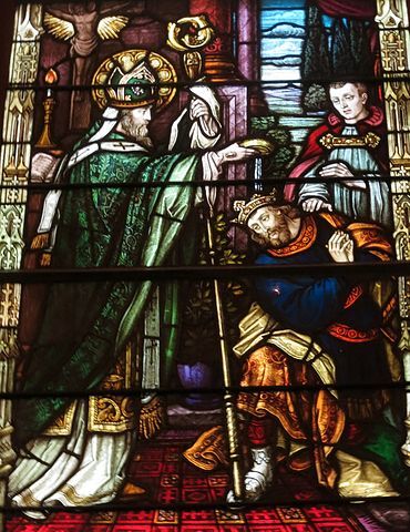 370px-Saint_Patrick_Catholic_Church_(Columbus,_Ohio)_-_stained_glass,_St._Patrick_baptizing_the_king