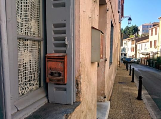 Boite-a-lettres mailbox Ramatuelle France lace curtains dentelle rideau shutters window France
