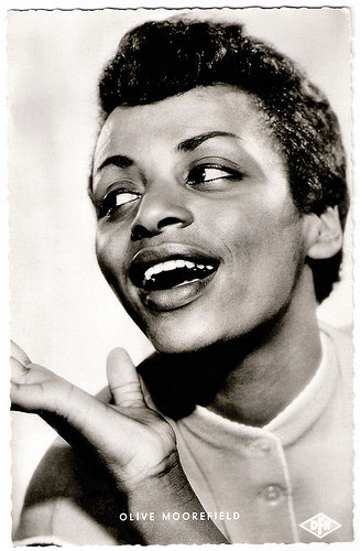 Olive Moorefield in Einmal eine grosse Dame sein (1957)