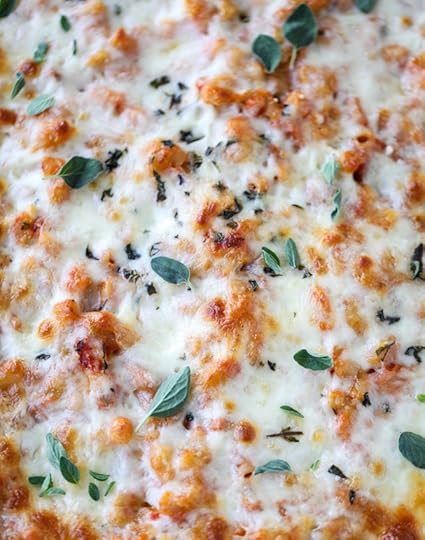 cheesy baked macaroni with bacon and white beans I howsweeteats.com 