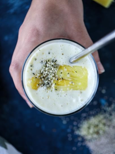 pineapple ginger smoothie I howsweeteats.com