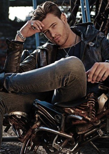 10717863._SY540_.jpg (382×540): 