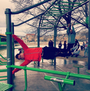 kyle russell doing a dragon flag in a park in budapest