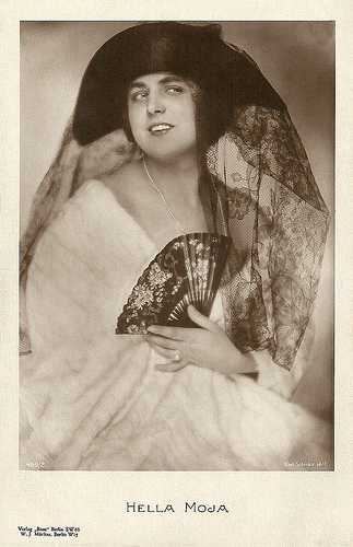 Hella Moja