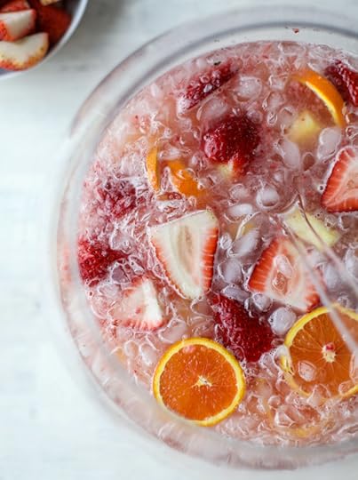 strawberry citrus easter punch I howsweeteats.com