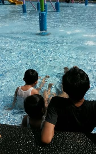 pool-707410_1920