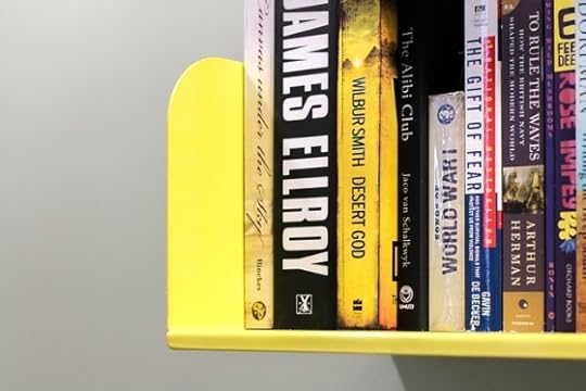 bookshelf-846984_640