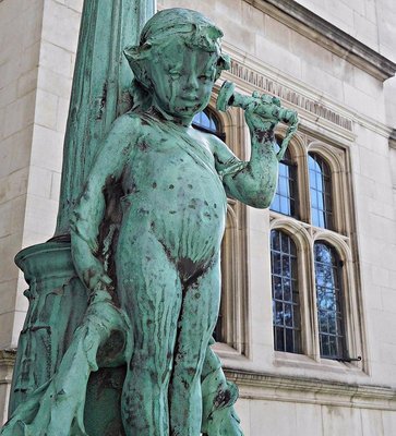 Two Temple Place: putto listening to phone