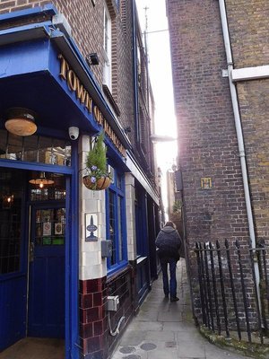 An alley leading to the River Thames at Wapping