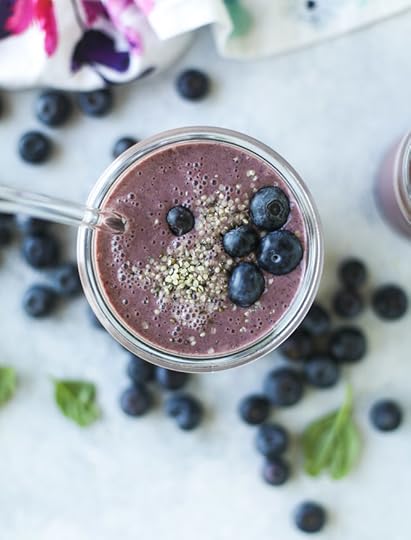 pink dragonfruit + blueberry smoothie I howsweeteats.com
