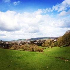 Sleepy Stroud on a sunny Sunday morning