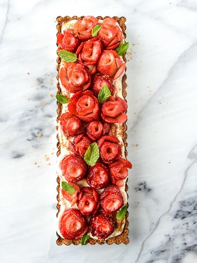 5 Ingredient Strawberry Rose Tart and 10 favorite recipes for Memorial Day Weekend I howsweeteats.com 