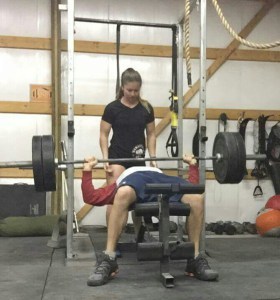 anna woods of shestrength coaching a client in her barngym