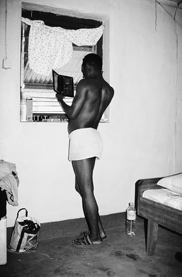 Samuel Fosso, Mémoire d’un ami (Memory of a friend), 2000 © the artist and courtesy JM Patras/Paris