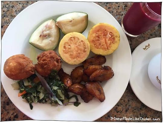How to Eat Vegan in Montego Bay, Jamaica. My travel guide of what it's like to travel as a vegan. Tips on what to say, what to eat, and different fruits and veggies to try! #itdoesnttastelikechicken