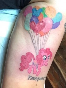 photo right after the artist finished - so it's super raw and swollen 