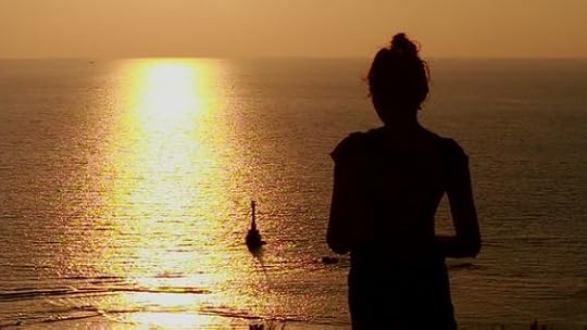 woman gazing at the ocean: 