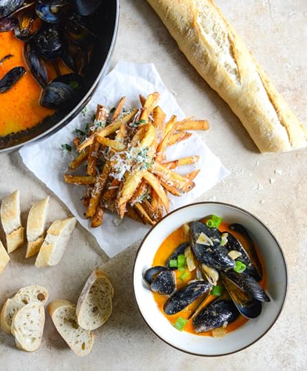 Coconut Curry Steamed Mussels I howsweeteats.com 