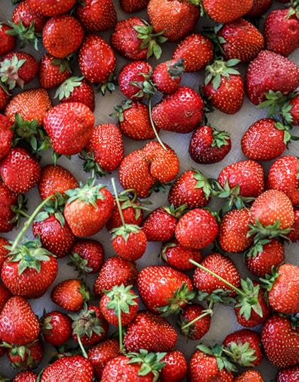 fresh strawberry cobbler I howsweeteats.com 