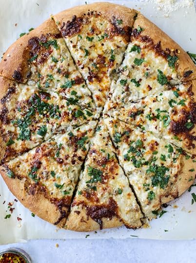 white clam sauce pizza I howsweeteats.com 