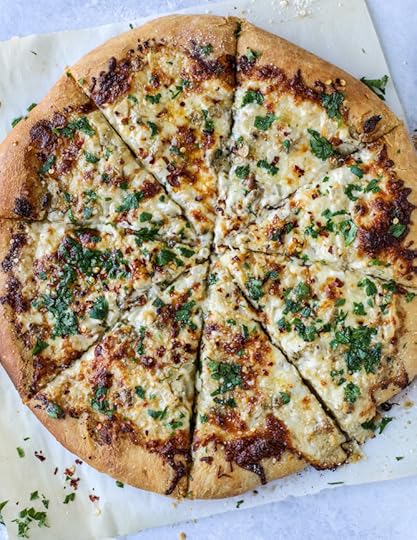 white clam sauce pizza I howsweeteats.com 