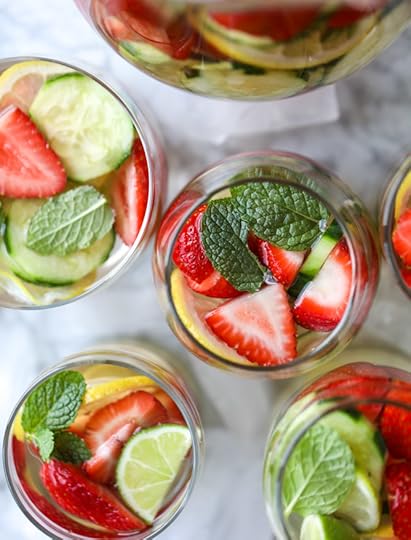 strawberry summer water I howsweeteats.com