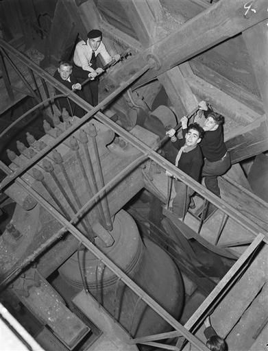 Paris 1949 Notre-Dame de París, la gran campana 