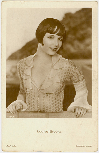 LOUISE BROOKS- photo postcard