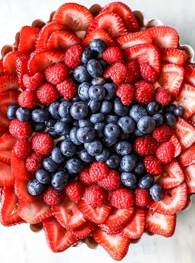 no-bake cheesecake triple berry star tart I howsweeteats.com